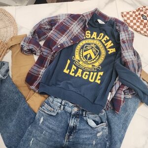 [ H&M] boys size 9-10 navy bluev king sleeve sweater,🏃‍♂️track & field PASADENA